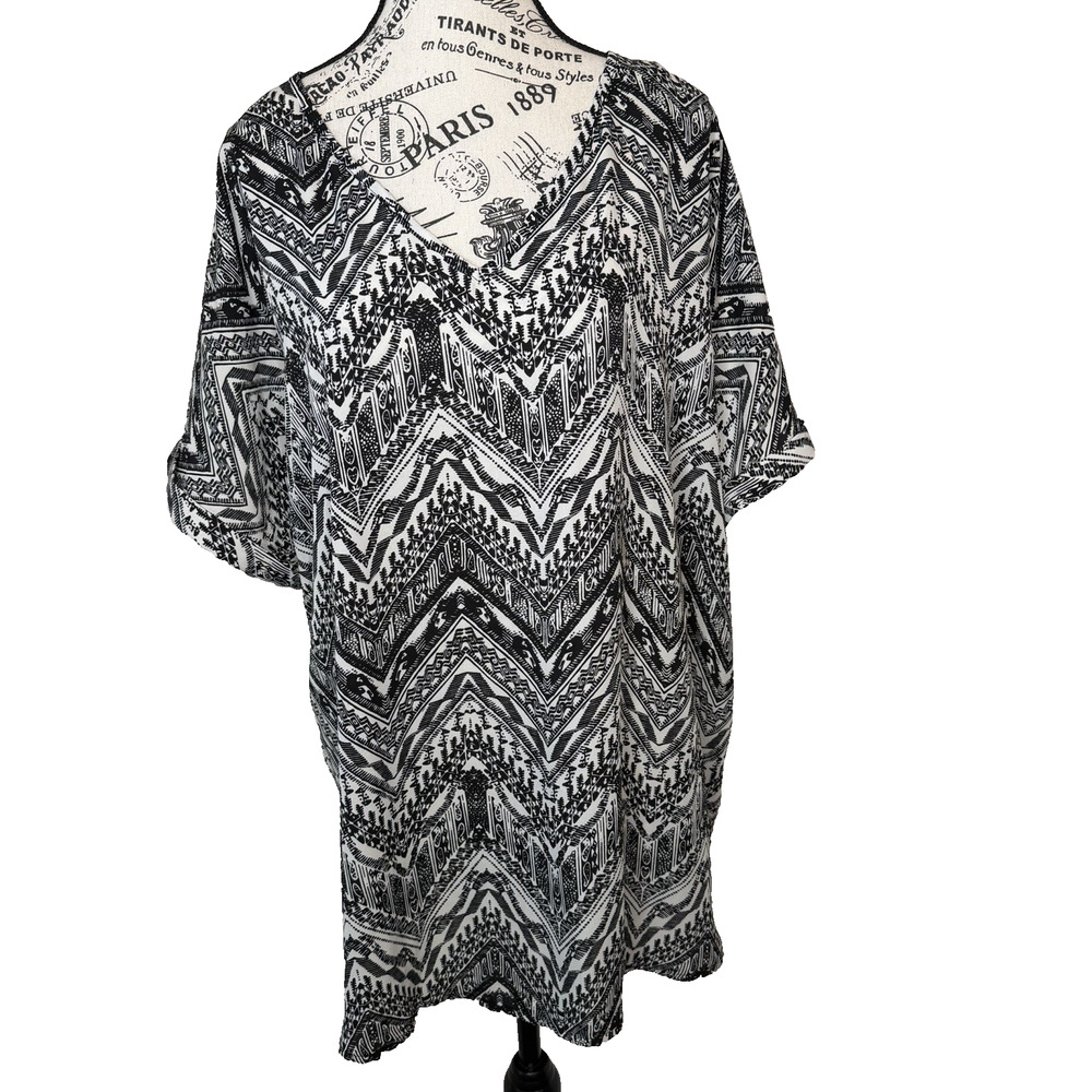 Catherine’s Women’s Blouse XL Blk & White Print Black Eyelet Back Short Sleeve